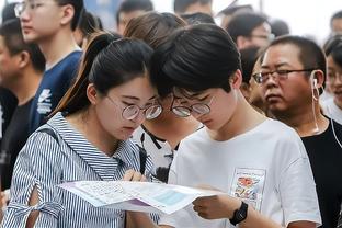 小法：蓝军时期的萨拉赫并不高产，一对一能力也没现在强